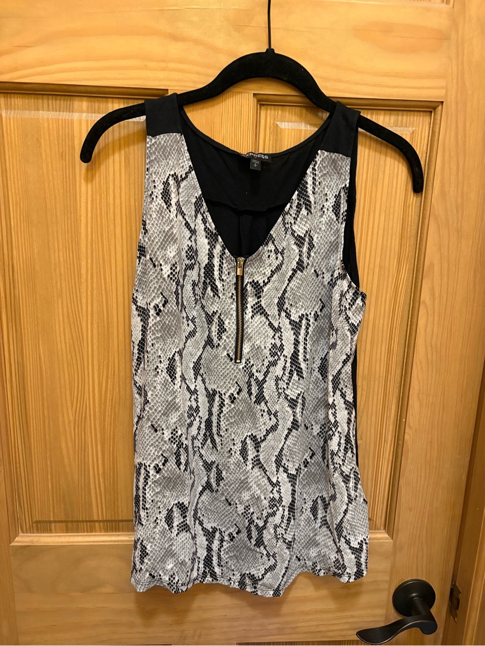 Express Snake-Print Zip Front Tank Top - Black/Gray